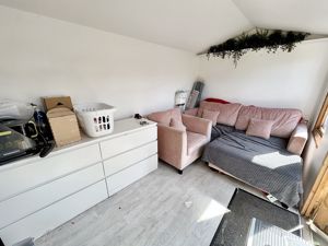 Log cabin- click for photo gallery